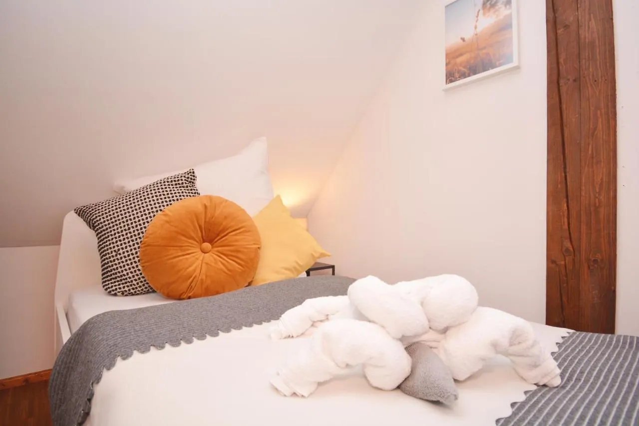 Nue12-Ri Apartment In Zirndorf 0*,